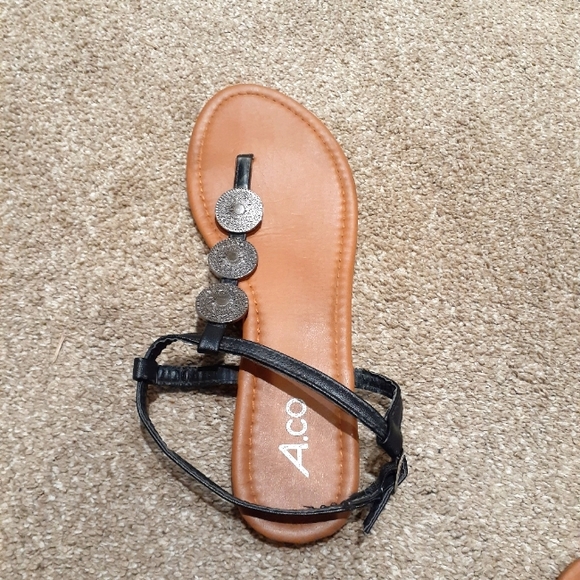 Black strappy sandals - Picture 3 of 4